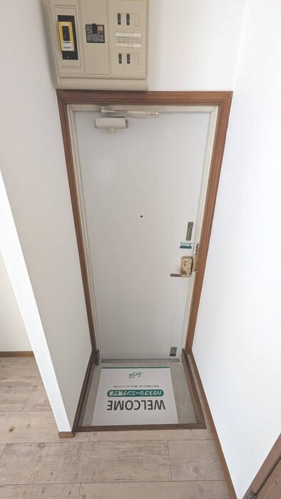 物件内観写真8　(玄関)