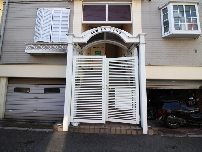 物件外観写真3　(エントランス部分)