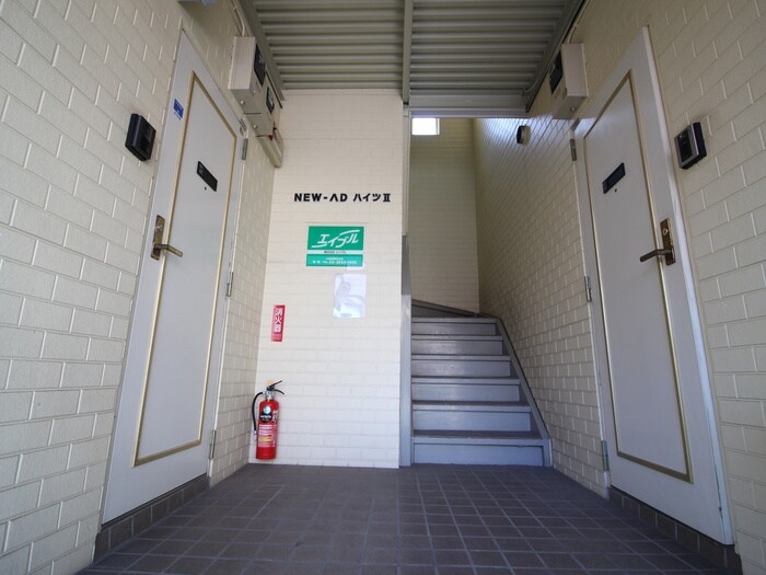 物件外観写真4　(エントランス部分)