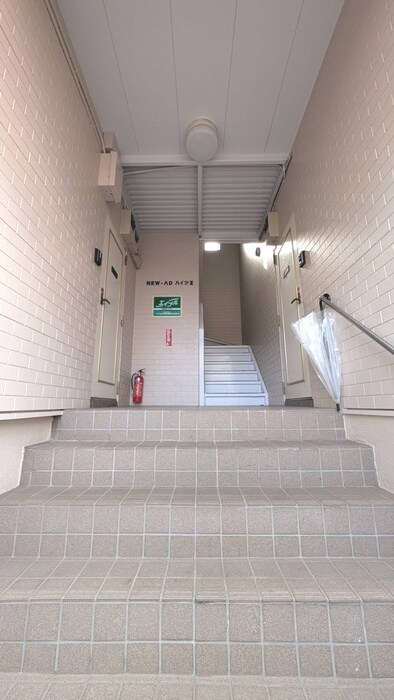 物件外観写真4　(エントランス部分)