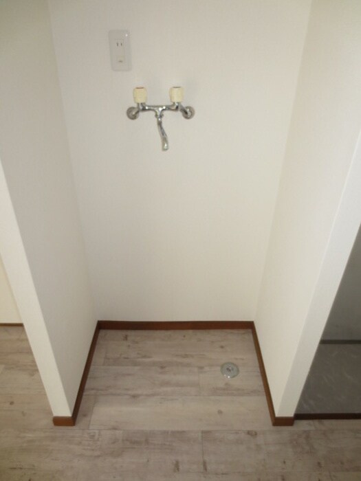 物件内観写真14　(洗濯機置場)