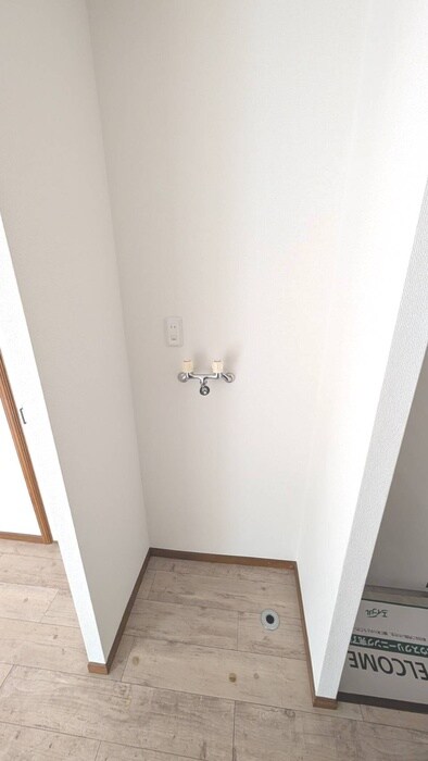 物件内観写真15　(洗濯機置場)