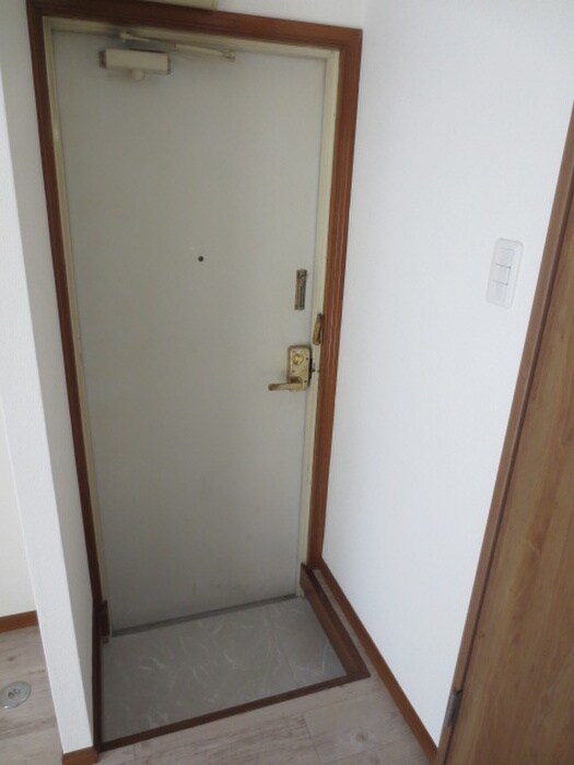 物件内観写真15　(玄関)