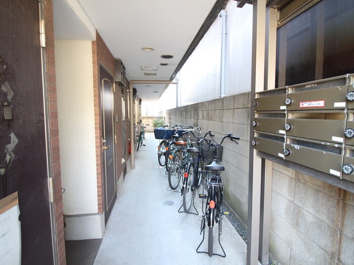 物件外観写真3　(駐輪場)