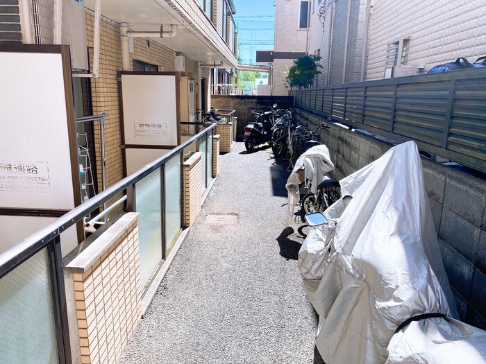物件外観写真3　(駐輪場)