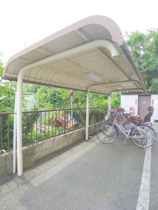 物件外観写真4　(駐輪場)