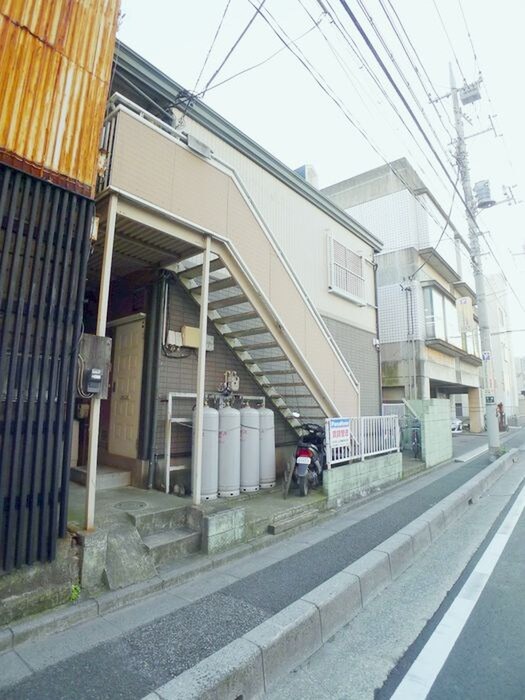 物件外観写真2　(エントランス部分)