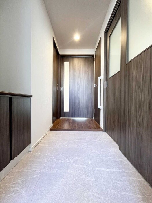 物件内観写真7　(玄関)