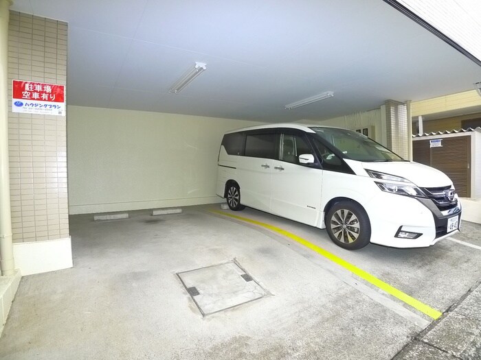 物件外観写真2　(駐車場)