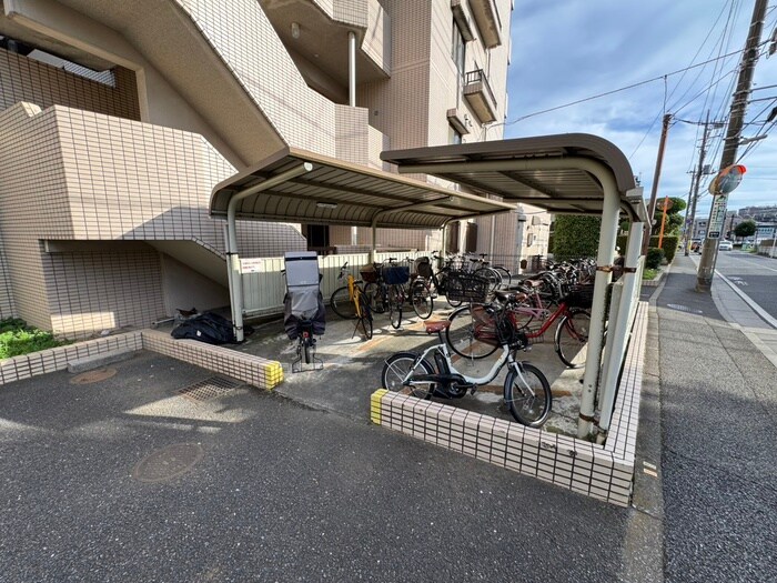 物件外観写真6　(駐輪場)