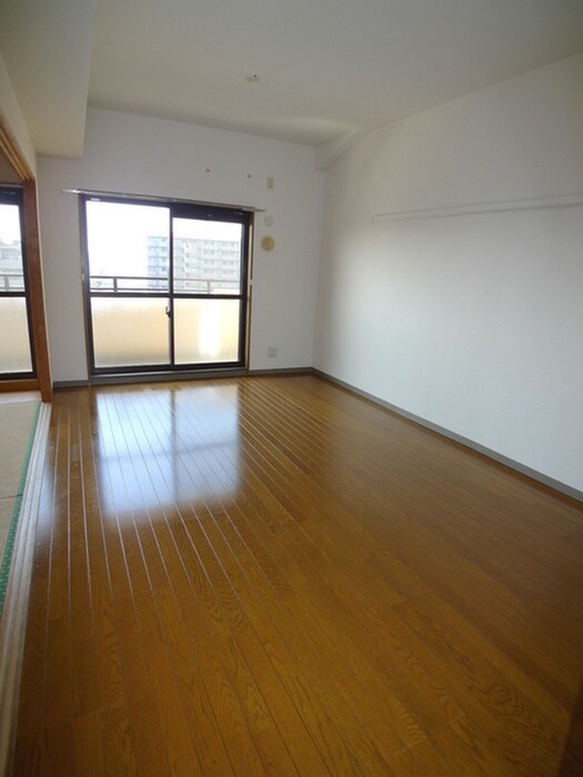 物件内観写真8　(室内からの展望)