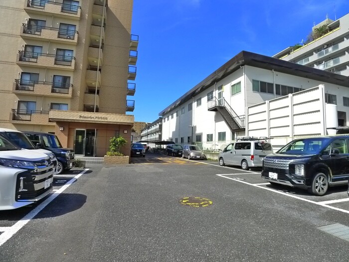 物件外観写真4　(駐車場)