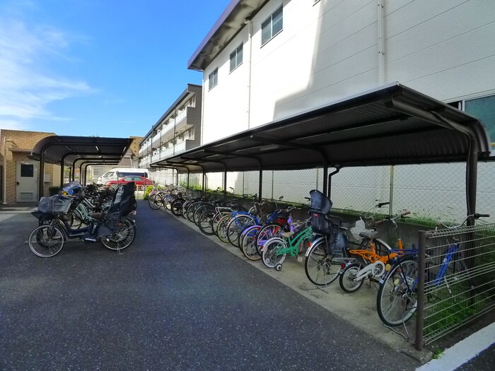 物件外観写真5　(駐輪場)