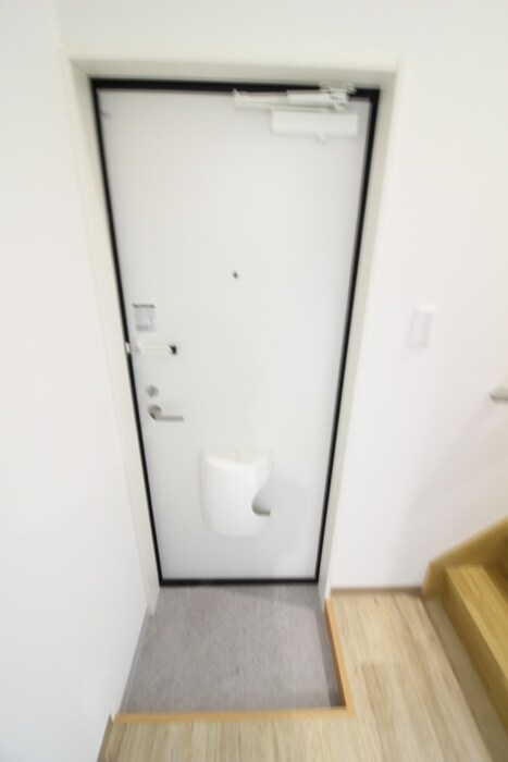 物件内観写真4　(玄関)