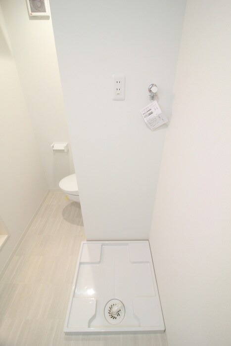 物件内観写真10　(洗濯機置場)