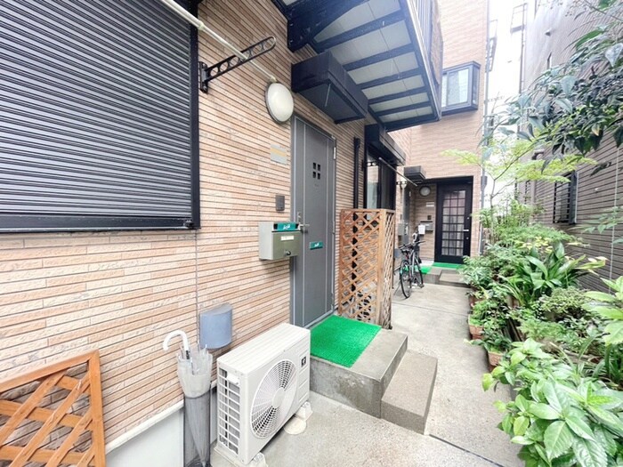 物件外観写真3　(エントランス部分)