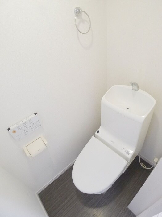 物件内観写真8　(トイレ)