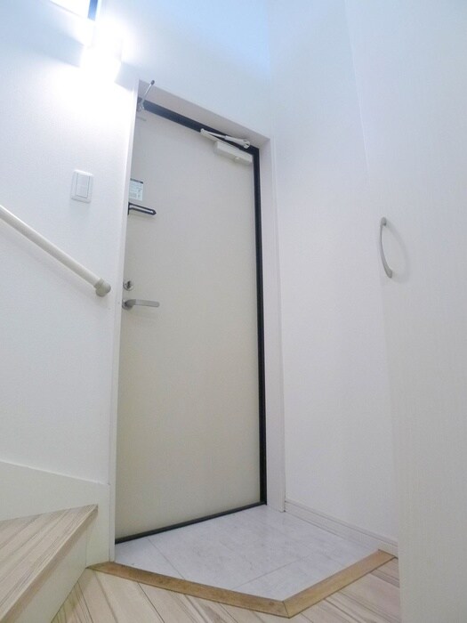 物件内観写真16　(玄関)