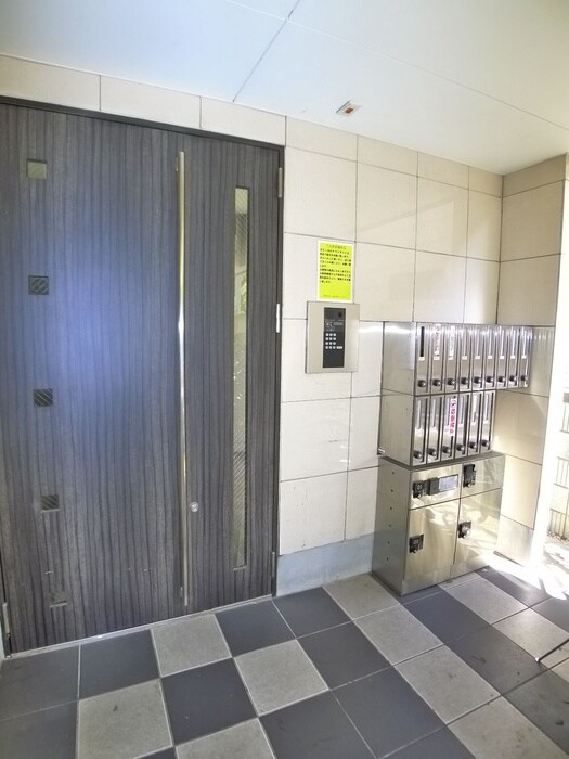 物件外観写真5　(エントランス部分)