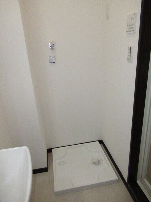 物件内観写真12　(洗濯機置場)