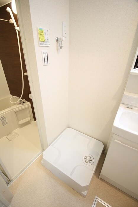 物件内観写真8　(洗濯機置場)