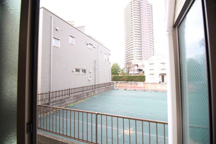 物件内観写真16　(室内からの展望)