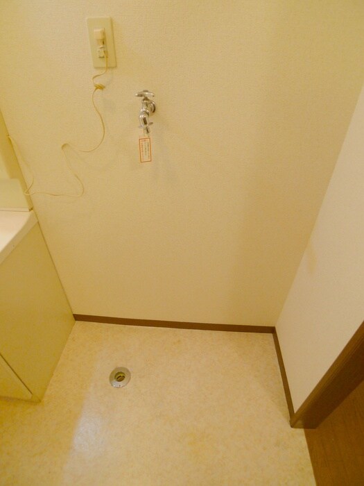 物件内観写真17　(洗濯機置場)