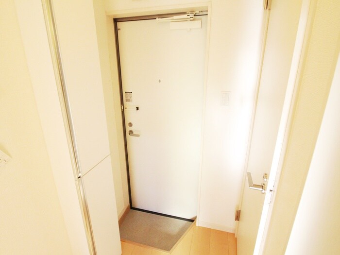 物件内観写真15　(玄関)