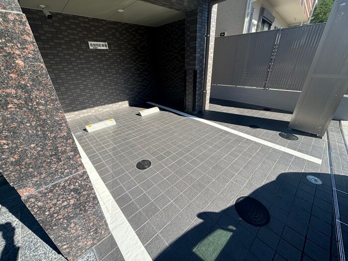 物件外観写真4　(駐車場)