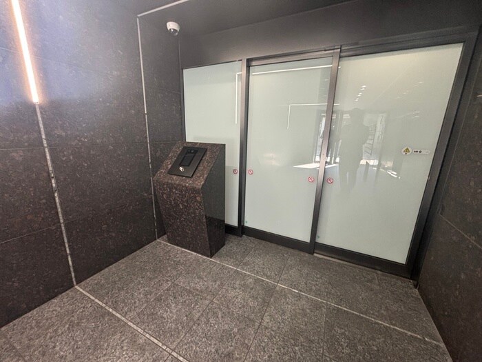 物件外観写真6　(エントランス部分)