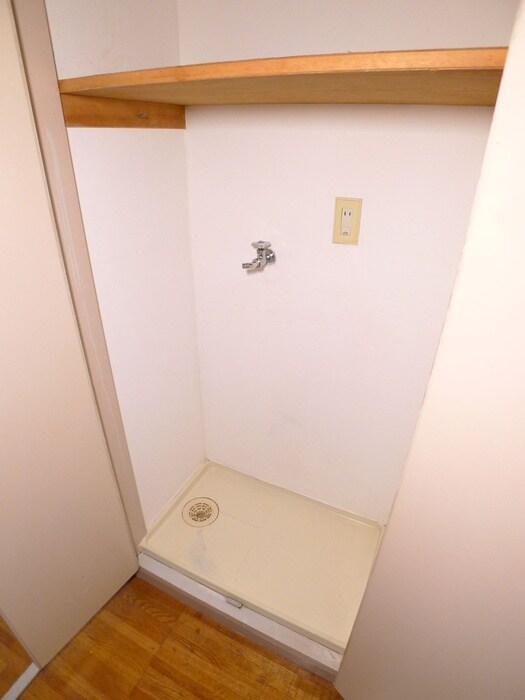 物件内観写真14　(洗濯機置場)