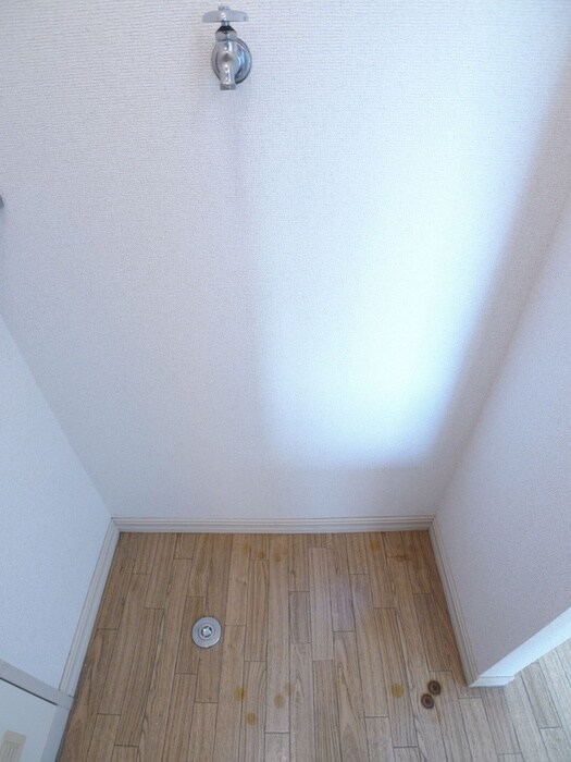 物件内観写真11　(洗濯機置場)