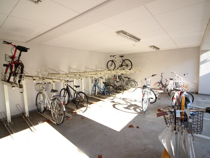 物件外観写真3　(駐輪場)