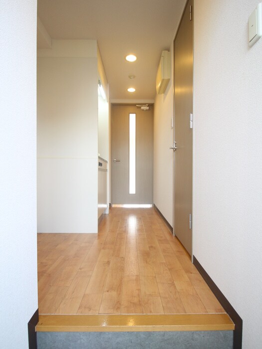 物件内観写真10　(玄関)