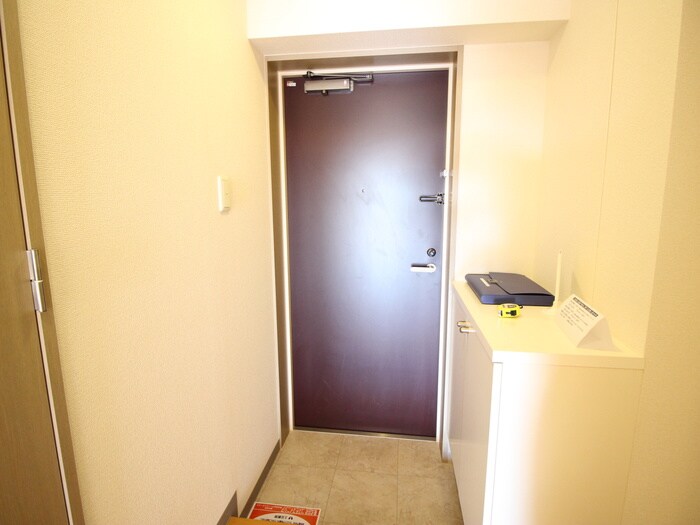 物件内観写真13　(玄関)