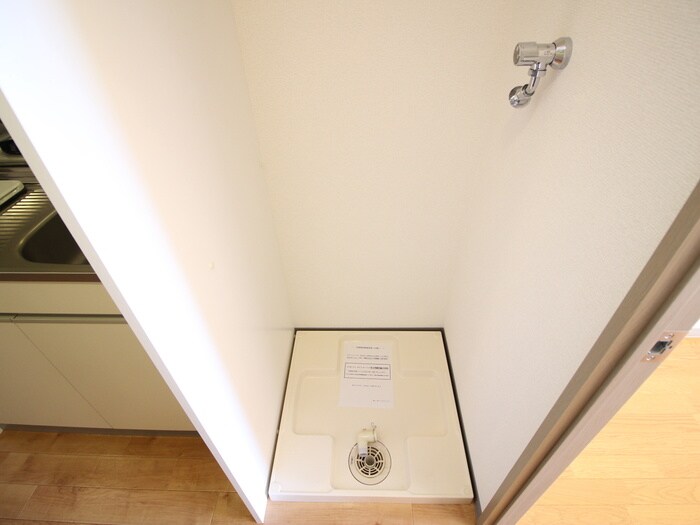 物件内観写真16　(洗濯機置場)