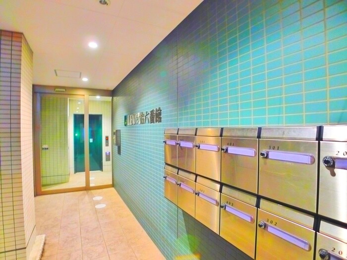 物件外観写真6　(エントランス部分)