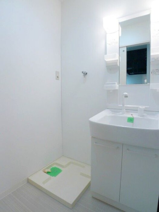 物件内観写真14　(洗濯機置場)