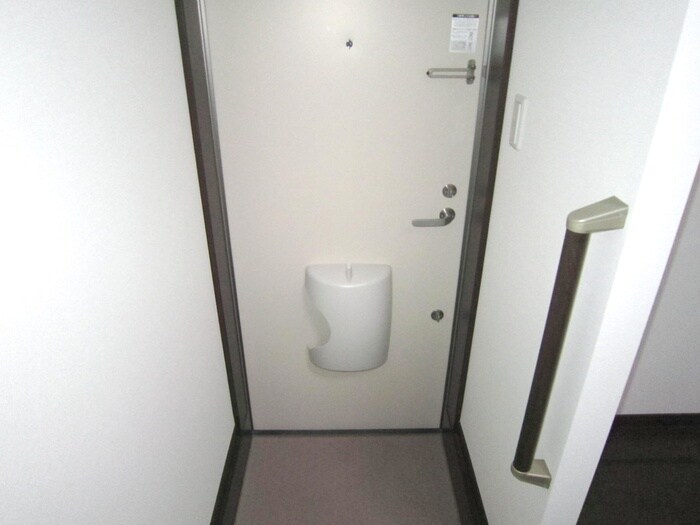 物件内観写真12　(玄関)