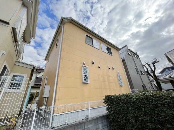 砧4丁目メゾネット住宅の物件外観写真