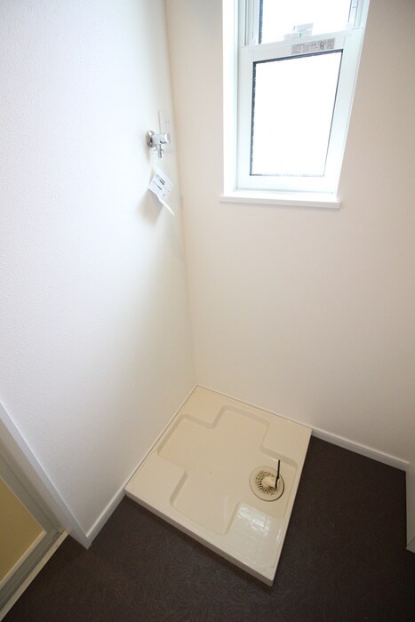 物件内観写真13　(洗濯機置場)