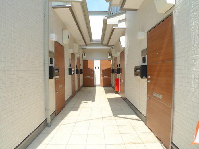 物件外観写真3　(エントランス部分)