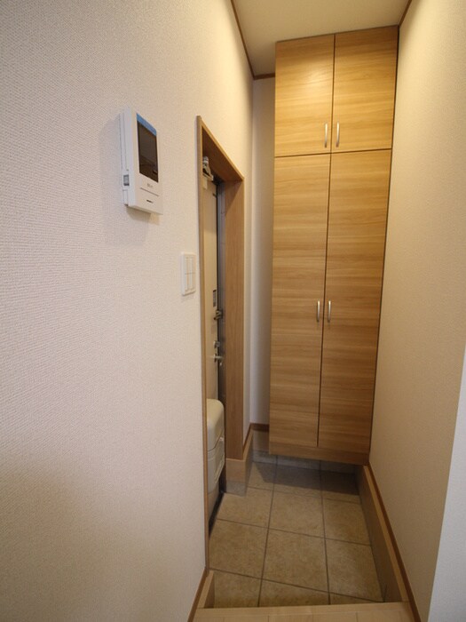 物件内観写真12　(玄関)