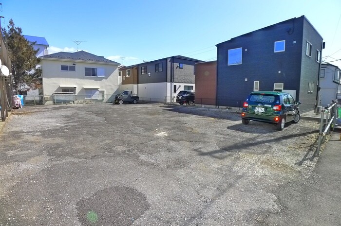 物件外観写真3　(駐車場)