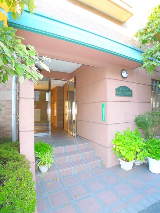 物件外観写真2　(エントランス部分)