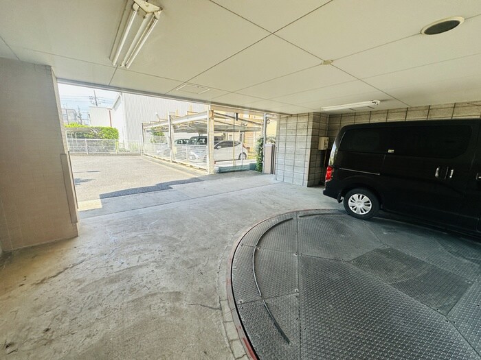 物件外観写真5　(駐車場)