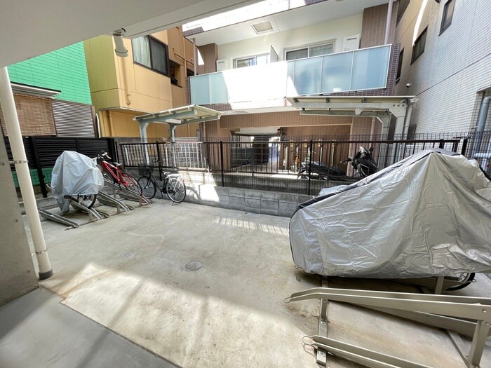 物件外観写真5　(駐輪場)