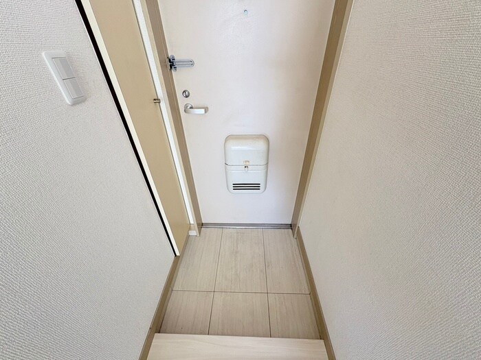物件内観写真16　(玄関)