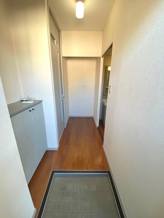 物件内観写真12　(玄関)