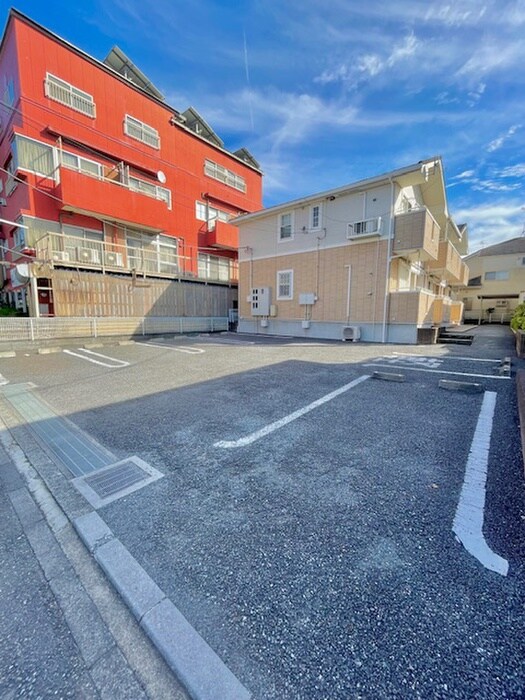 物件外観写真2　(駐車場)
